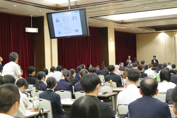 広島県学生地域連携活動発表会に広島工業大の学生が登壇！木工プロダクトについて発表