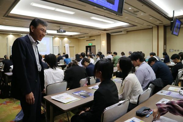 広島県学生地域連携活動発表会に広島工業大の学生が登壇！木工プロダクトについて発表