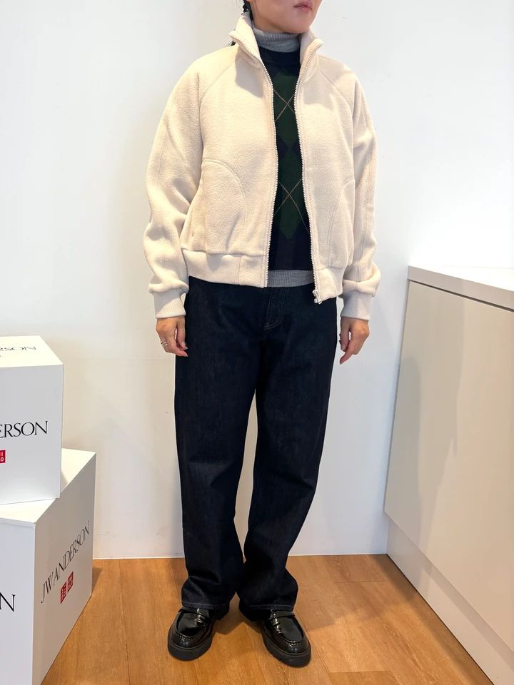 クルーネックベスト￥3990・ストレートジーンズ￥4990・フリースショートブルゾン￥4990／UNIQLO and JW ANDERSON（ユニクロ）