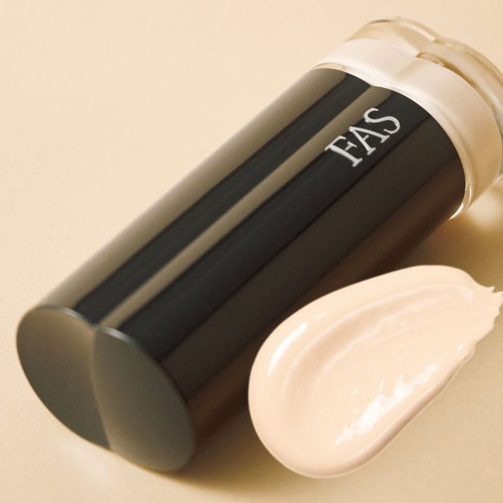 FAS ザ プランプ セラム ファンデーション SPF31・PA+++ 全5色 各30mL ￥7,700（シロク）