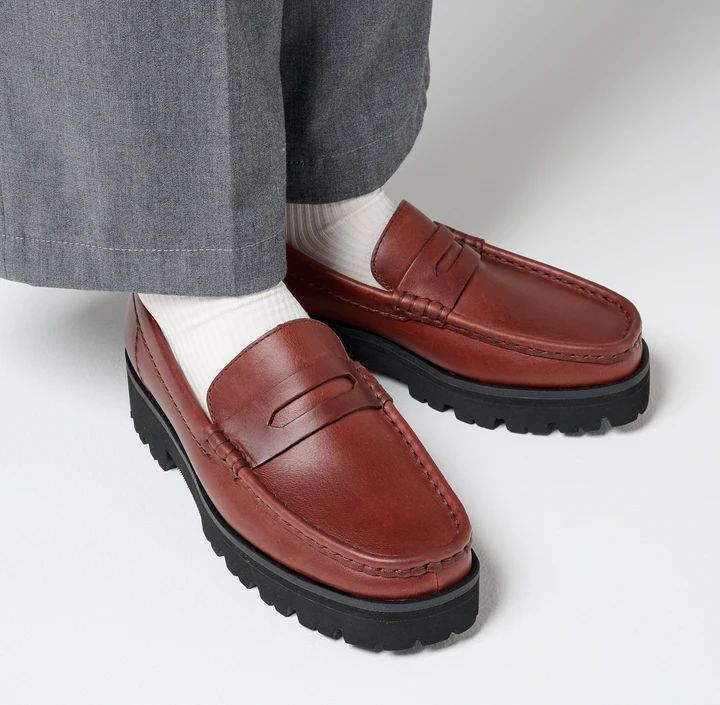 「クラークス オリジナルズ」の「Yukoner Penny」 スタイリスト着用画像 