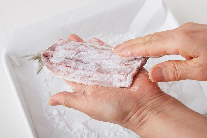 片栗粉をふる