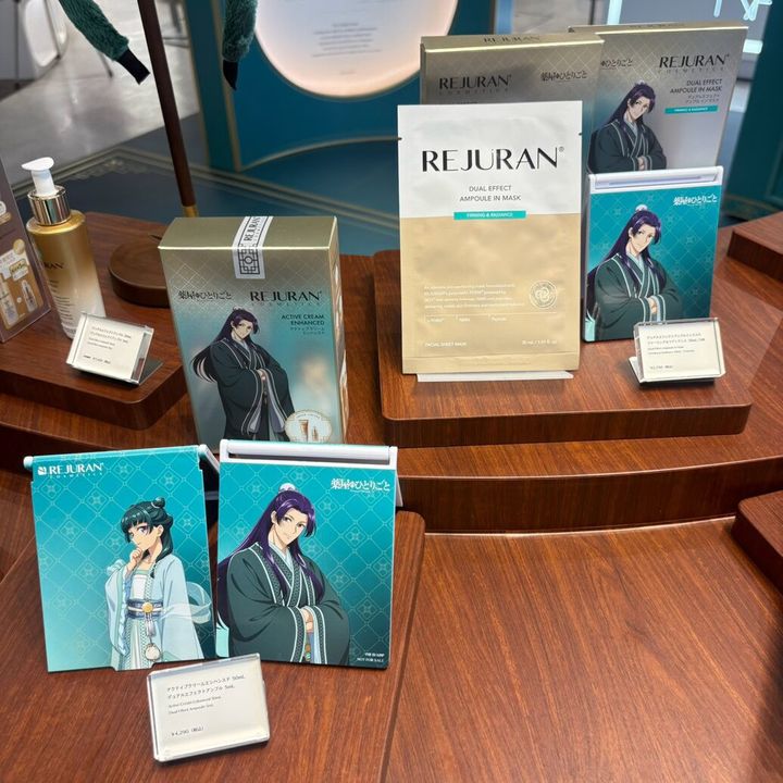左：REJURAN アクティブクリーム エンハンスド 50mL REJURAN デュアルエフェクトアンプル 5mL／右：REJURAN デュアルエフェクトアンプルインマスク ファーミング&ラディアンス 5枚