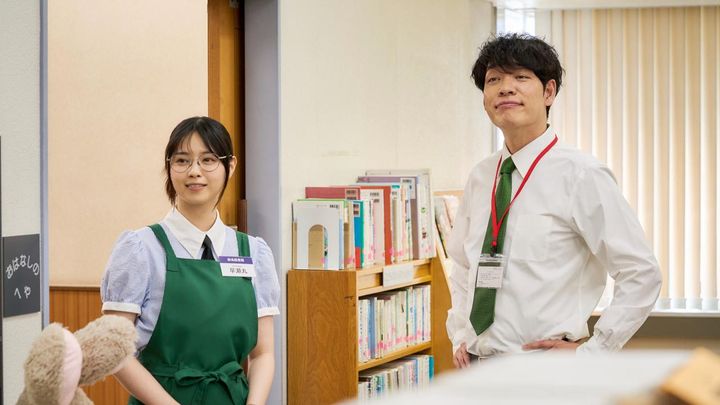 夜ドラ「税金で買った本」第32回より ©️NHK