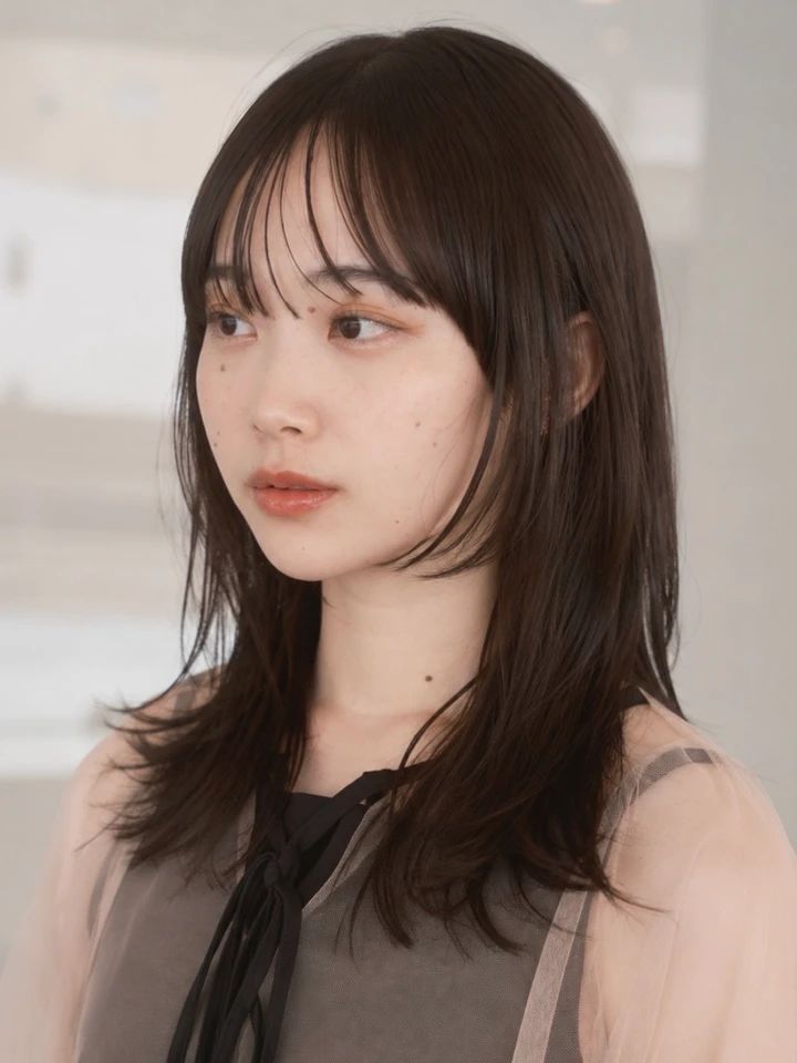 30代 髪型 ミディアムのサイド