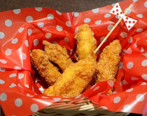 クラッカーパン粉で仕上げたカリッとジューシーな骨なしチキン「【店舗限定】カリカリチキン」(Mサイズ390円)