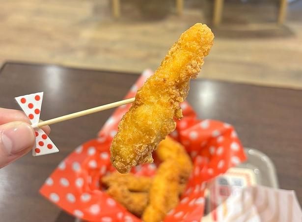 「カリカリチキン」は、「鶏むね肉を食べ歩きでも楽しめるように」と、少し長めのスティック状にしている