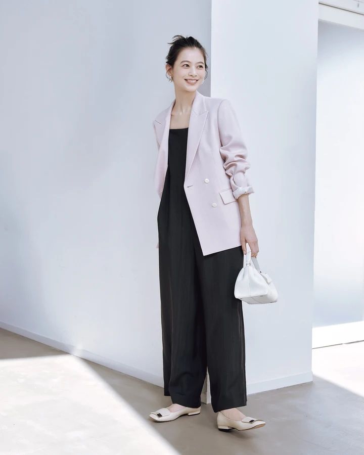 松木育未 ジャケットコーデ