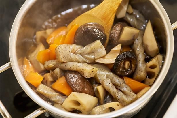 ご家庭でのとりガラスープの使用シーンを増やしてほしくて考案したレシピ （C）ユウキ食品の西島さん、よねくらりょう／KADOKAWA