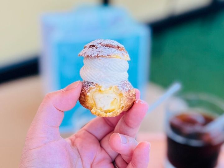 サクッとふわっとした食感がたまらない、アトリエうかいの焼き菓子、シュークリーム
