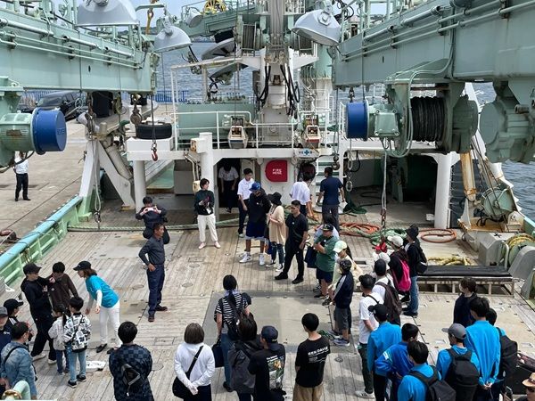 大型船の船内を見学し漁師の仕事と出会う！八戸の海を“教室”に、地域の仕事と未来を知る体験イベント開催