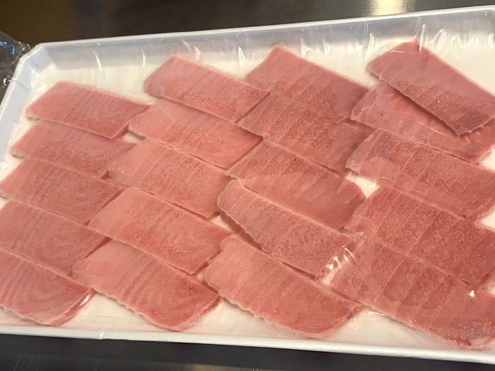 本マグロの中トロ（12g）は脂乗りも良く高級店さながらの味