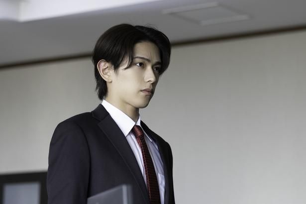 第二の潜入捜査官である瑞樹役を、ACEesの深田竜生が演じている [c]Storm Labels Inc.