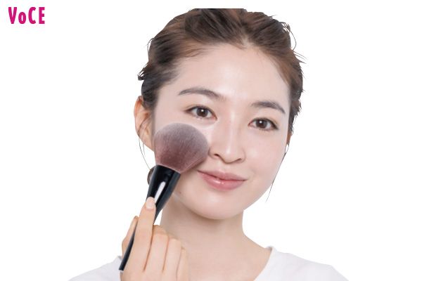 6. 粉はまぶすだけ！ 薄膜ヴェールで包み込む