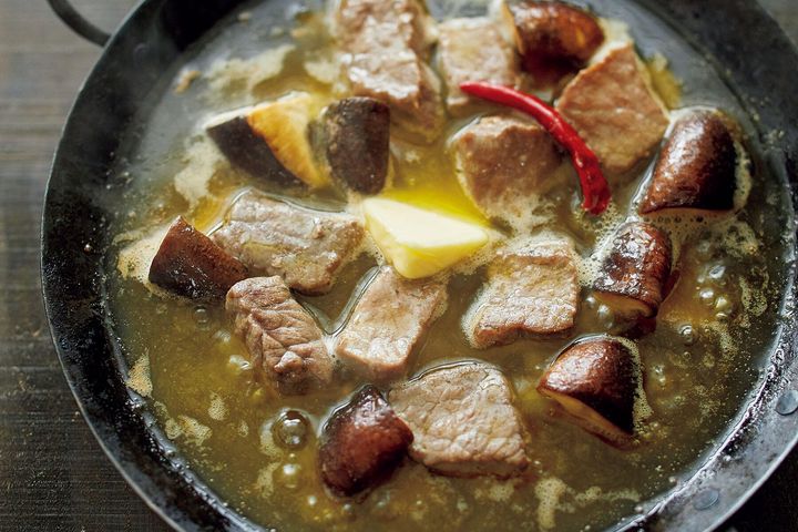 牛肉と椎茸のアヒージョ