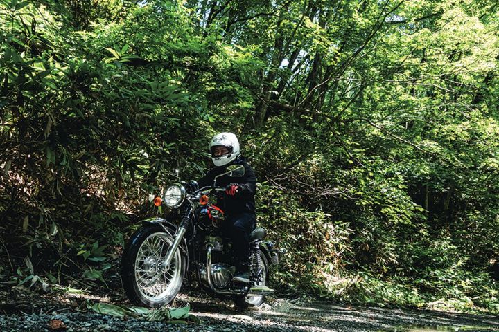 掌ですくった水に、雫石の味を知る。W800で巡る快走路と地元グルメ｜ツーリングガイド雫石