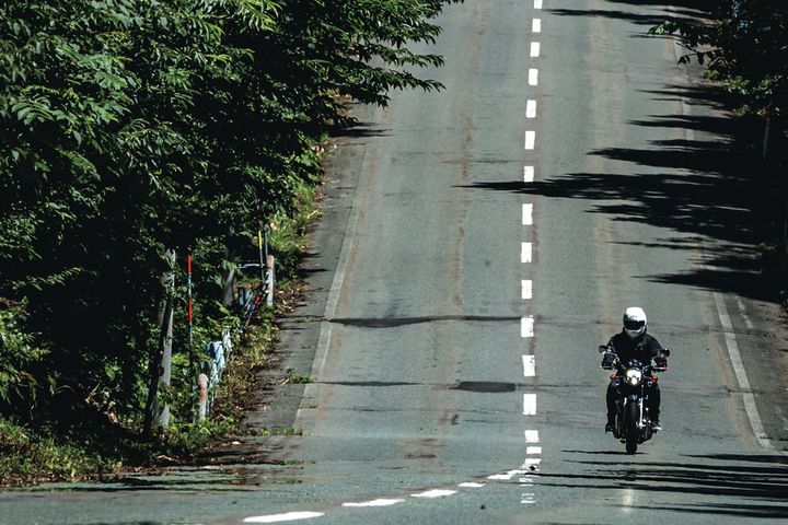 掌ですくった水に、雫石の味を知る。W800で巡る快走路と地元グルメ｜ツーリングガイド雫石