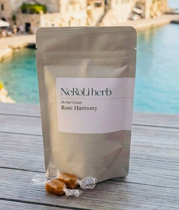 機内や旅先での乾燥対策におすすめなNeRoLi herbの「Herbal Candy ローズ ハーモニー」