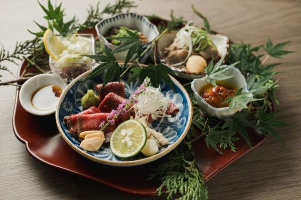 肉の魅力を味わいと盛り付けで楽しむ、「京やきにく れんぞう 祇園店」オープン