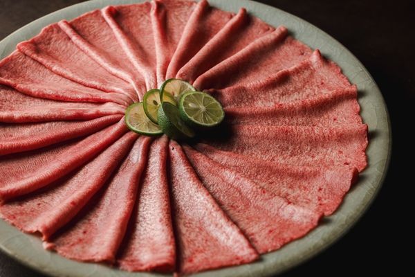 肉の魅力を味わいと盛り付けで楽しむ、「京やきにく れんぞう 祇園店」オープン