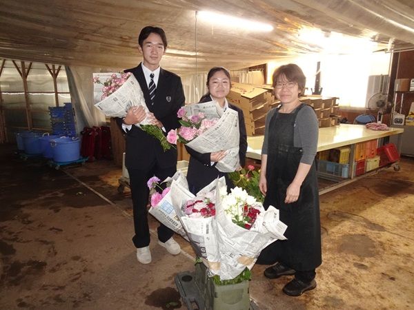 地元高校生の手で廃棄予定の花を活かす「ぬり絵体験でフラワーロスを知ろう！」山形天童市のNDソフトスタジアムにて開催