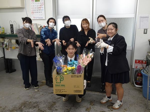 地元高校生の手で廃棄予定の花を活かす「ぬり絵体験でフラワーロスを知ろう！」山形天童市のNDソフトスタジアムにて開催