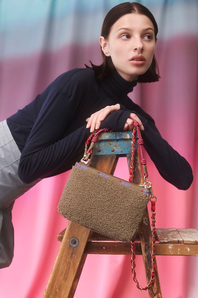 2026/10/2Pouch-Chain-Bag-1.jpg