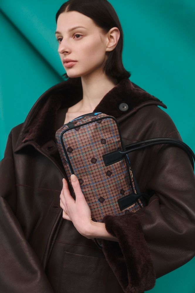 2026/10/LG-Top-Handle-Wide-Bag.jpg