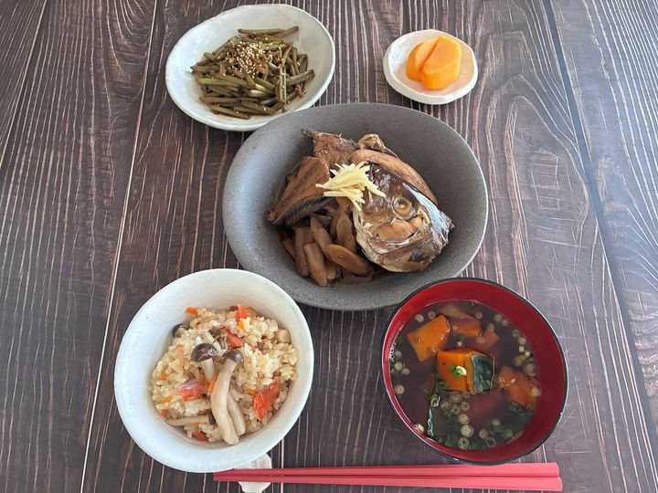 【天然魚クエスト】カンパチのあら炊きで秋ごはんの献立