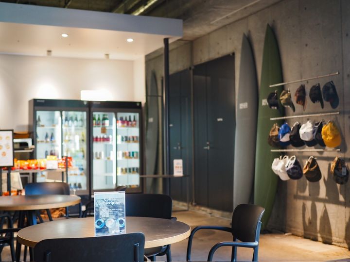 HATTO COFFEEの開放感ある店内