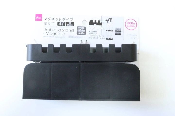 ダイソーの「傘立て マグネットタイプ 黒」のパッケージ