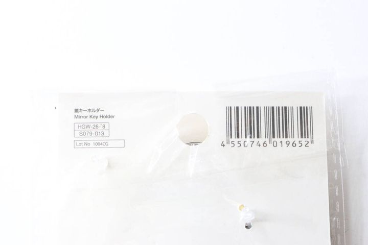 ダイソー鏡キーホルダーのパッケージ裏面にあるバーコードと商品情報