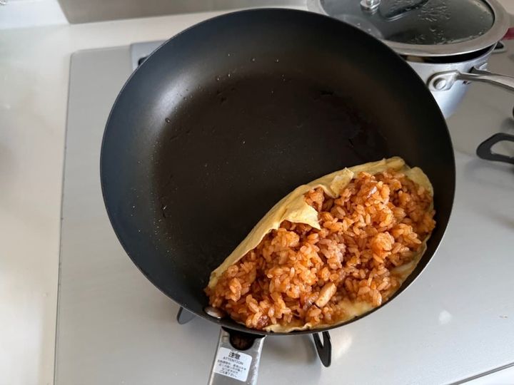 薄焼き卵でケチャップライスを包む