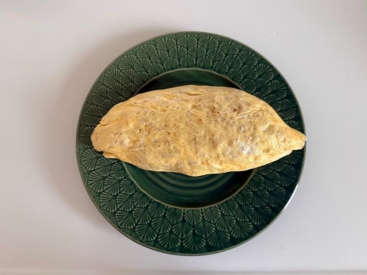 薄焼き卵で包んだオムライス