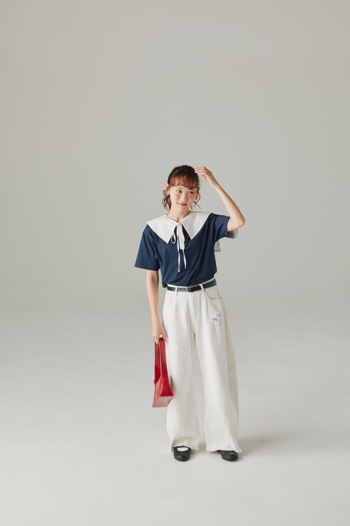 さりげないトリコロールカラーでパリジェンヌを気取って。ホワイトデニム×セーラーカラーのブラウスでつくるマリンルック【FUDGE FRIEND おしゃれさんの毎日コーディネート vol.756｜UMI】