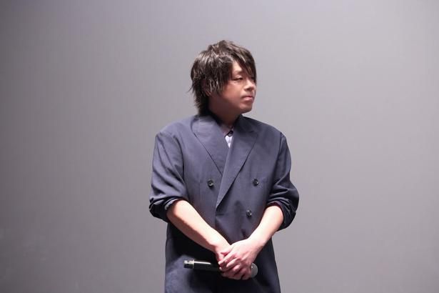 須賀ヨシキ役の松岡禎丞