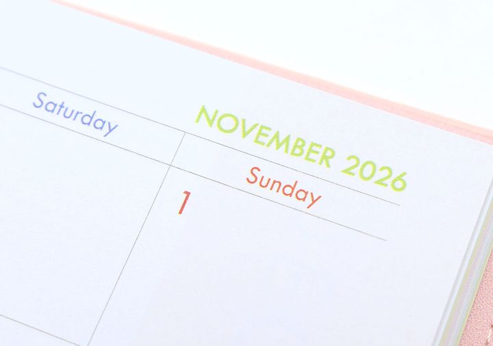 スケジュール帳のマンスリーページの一部拡大。2026年11月1日の日付と曜日が書かれている。