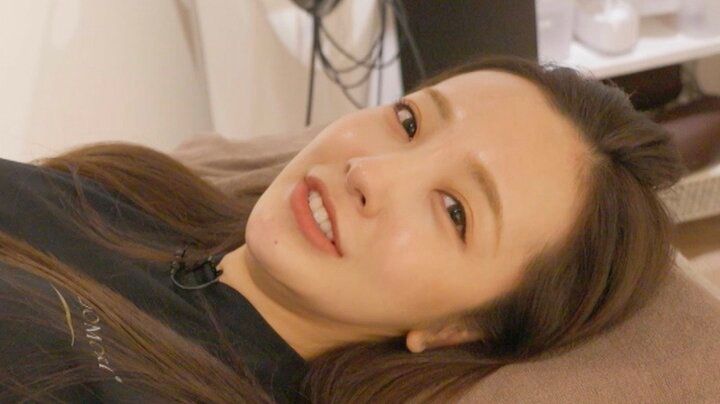 【写真・画像】板野友美「頭と顔の骨を整える」 長年通っている“小顔ケア”を公開 1枚目