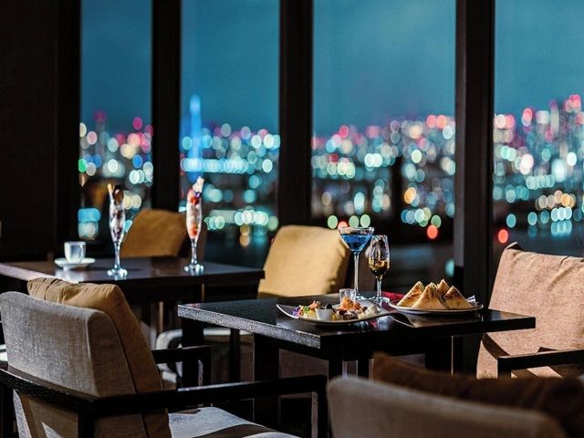グランドプリンスホテル大阪ベイのラウンジから望む夜景