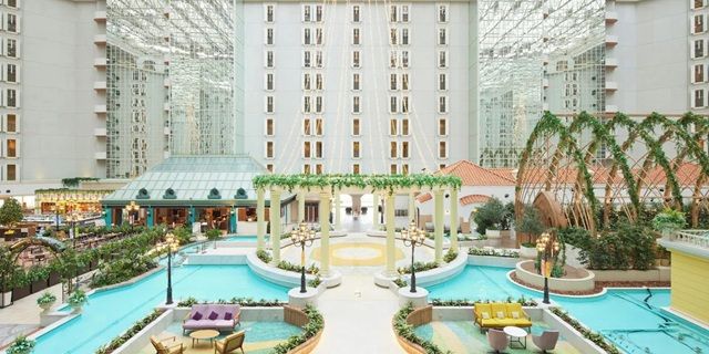 グランドニッコー東京ベイ 舞浜の9層吹き抜けのアトリウム