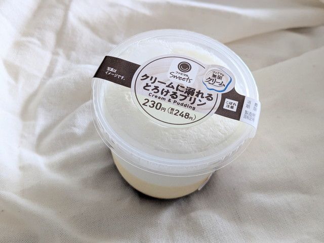 ファミマの「クリームに溺れるとろけるプリン」のパッケージ