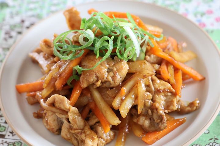 盛り付けた和風カレー炒め