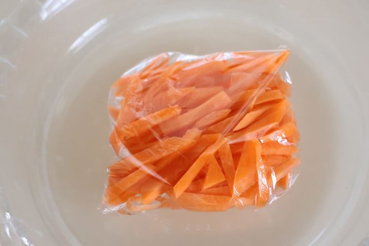 細く切ったにんじん