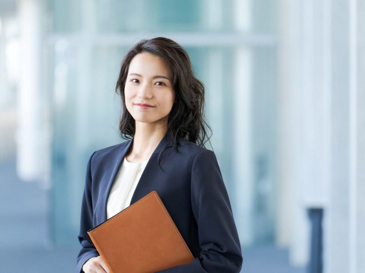 同じことの繰り返しの毎日から抜け出そうと未経験のIT業界へ挑戦し、やりがいと年収アップの両方を手にした人もいます。今回は、東京都に住む30歳女性の転職エピソードを紹介します。