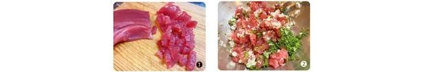 マグロの柵を細切りにして小さく刻む （C）まいったねぇ、野宮レナ／KADOKAWA