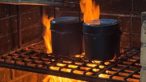 火にかけた飯盒でご飯を炊こう！