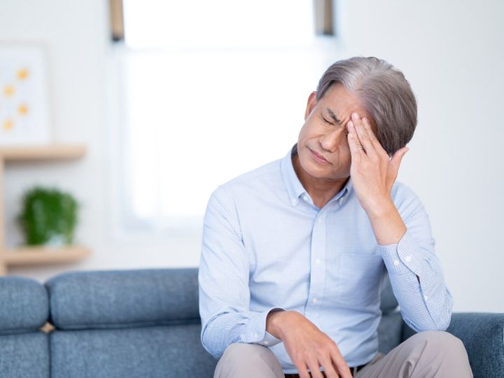 離婚後に実家へ戻り、年月を経て高齢となった親の介護を担うことになる人もいます。今回は、佐賀県佐賀市に住む59歳男性のエピソードを紹介します。