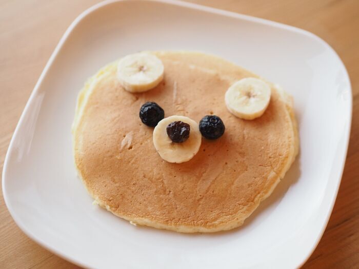 『バナナ3切れ』を食パンにのせてみて！いつものトーストが「つぶらな瞳のクマ」に変身♪