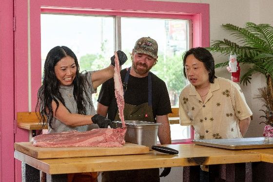Apple TV「シェフ、オークワフィナ 料理でたどるルーツ」場面写真