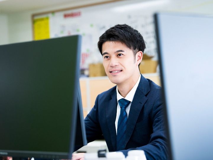 評価基準が曖昧な職場から、成果を正当に評価してもらえる環境へ移り、やりがいと収入アップを手にした人もいます。今回は、東京都に住む30歳男性の転職エピソードを紹介します。